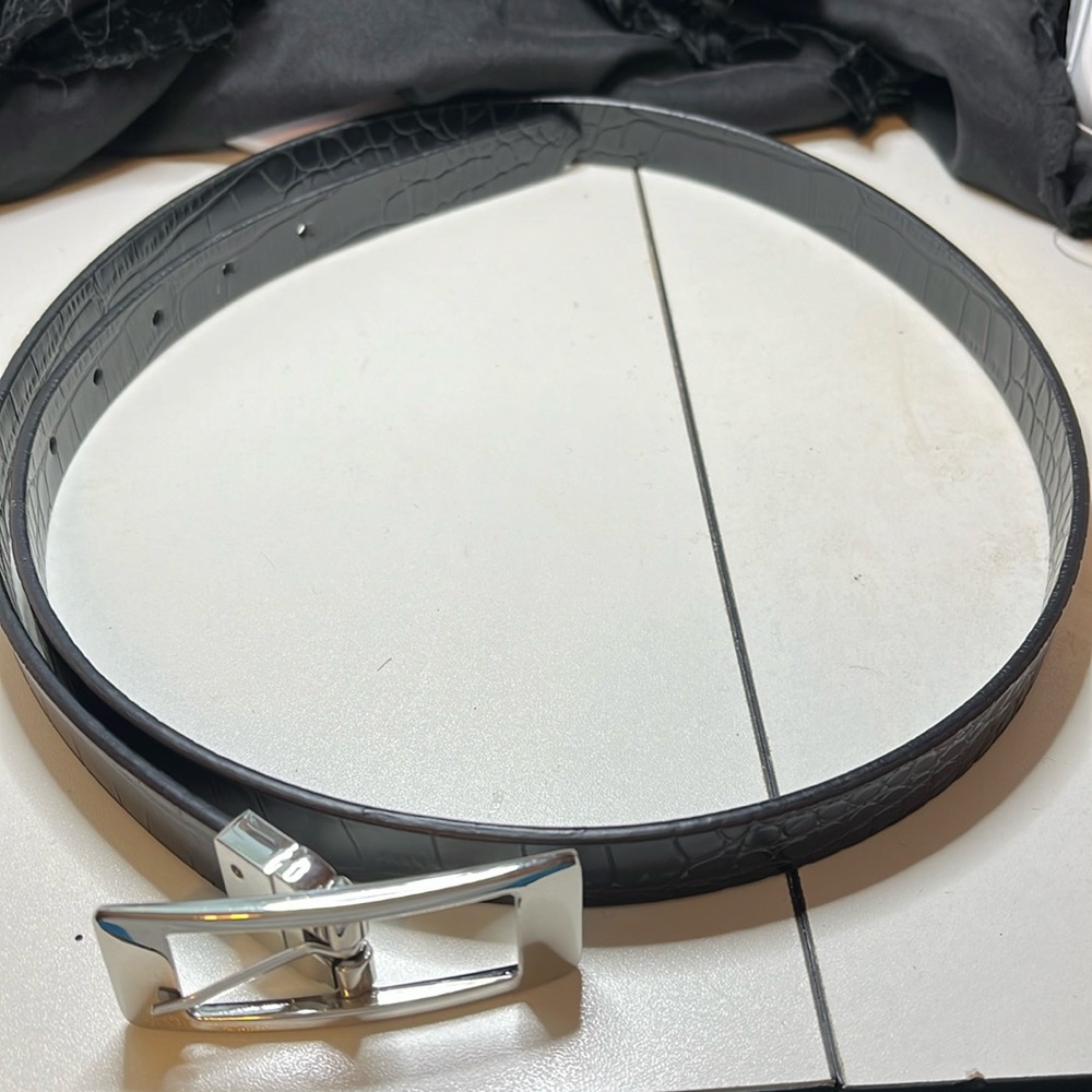 Women’s Reversible Leather Buckle Belt